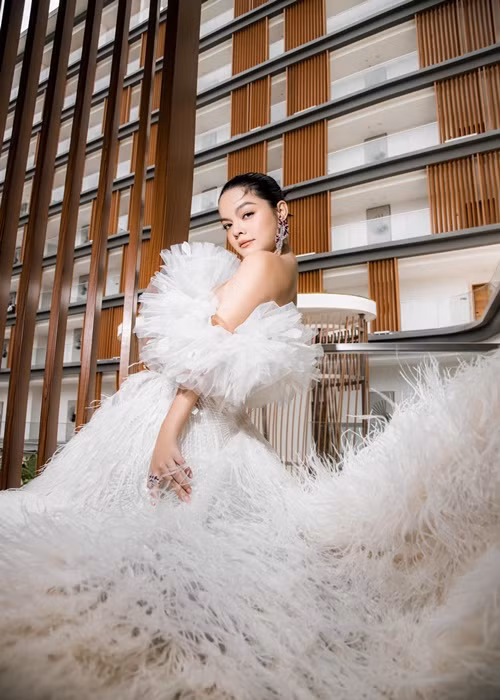 Phạm Quỳnh Anh cho biết nửa kia rất giống bố mình. Anh yêu thương, chiều chuộng, quan tâm Phạm Quỳnh Anh từng li từng tí, đặc biệt rất yêu thương các con riêng của nữ ca sĩ.