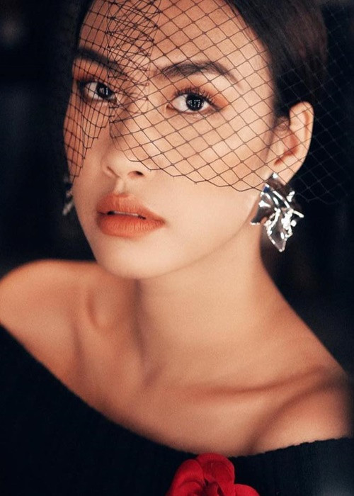 Chân dài sinh năm 1996 thay đổi hình ảnh khi thi nhan sắc.