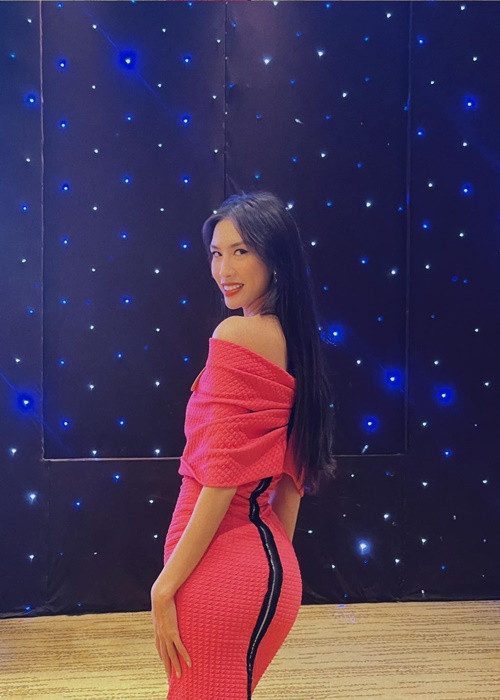 Trong tập 3 truyền hình thực tế Tôi là Hoa hậu Hoàn vũ Việt Nam 2022, ở thử thách catwalk, Nguyễn Oanh bị tụt lại phía sau, trong khi đó, Ngọc Châu và Bảo Ngọc tự tin trình diễn và có sự đồng đều theo đội hình.