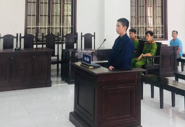 Bị ép nhậu tiếp, em ấn đầu anh trai xuống nước đến chết Bi ep nhau tiep, em an dau anh trai xuong nuoc den chet