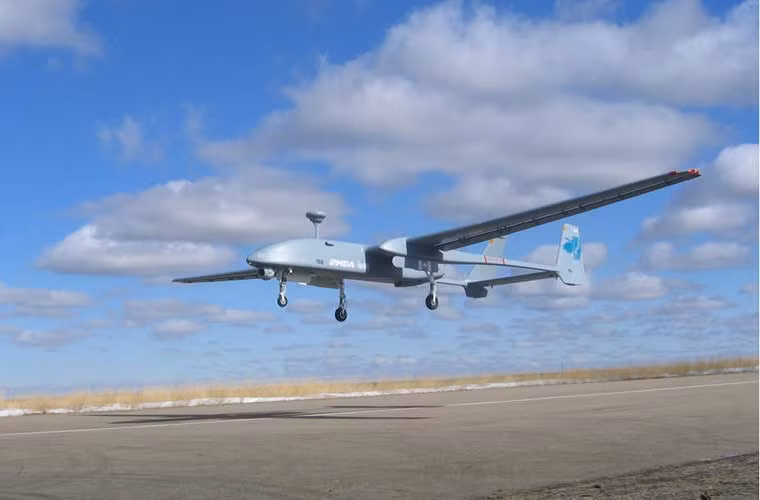 Lực lượng máy bay không người lái của Không quân Singapore đã sớm hình thành và trang bị cực kỳ hiện đại gồm 45 chiếc từ loại nhỏ tới loại lớn do Israel sản xuất.