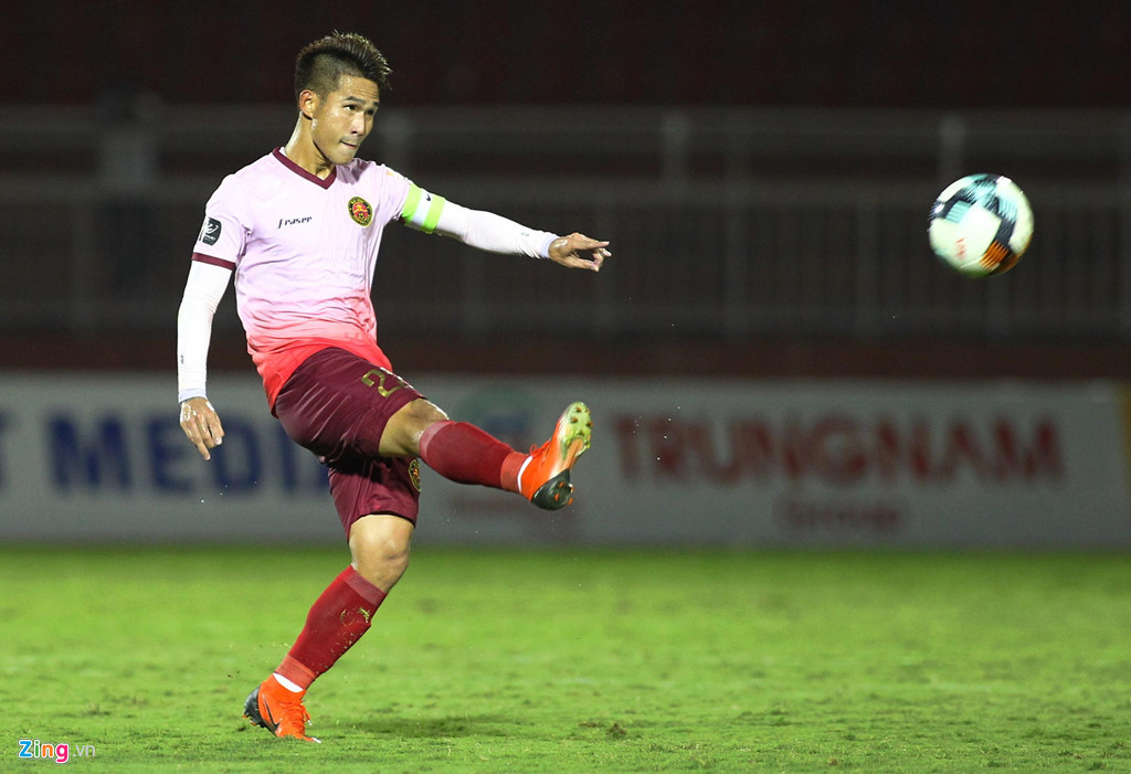 Cau thu bong da V.League cho con tam nghi hoc truong Gateway