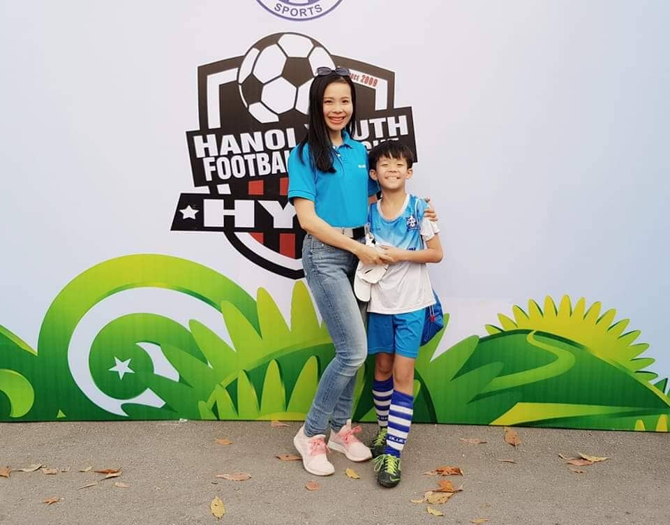 Hoc sinh bi bo quen tren xe, be trai Ha Noi bat ngo song sot