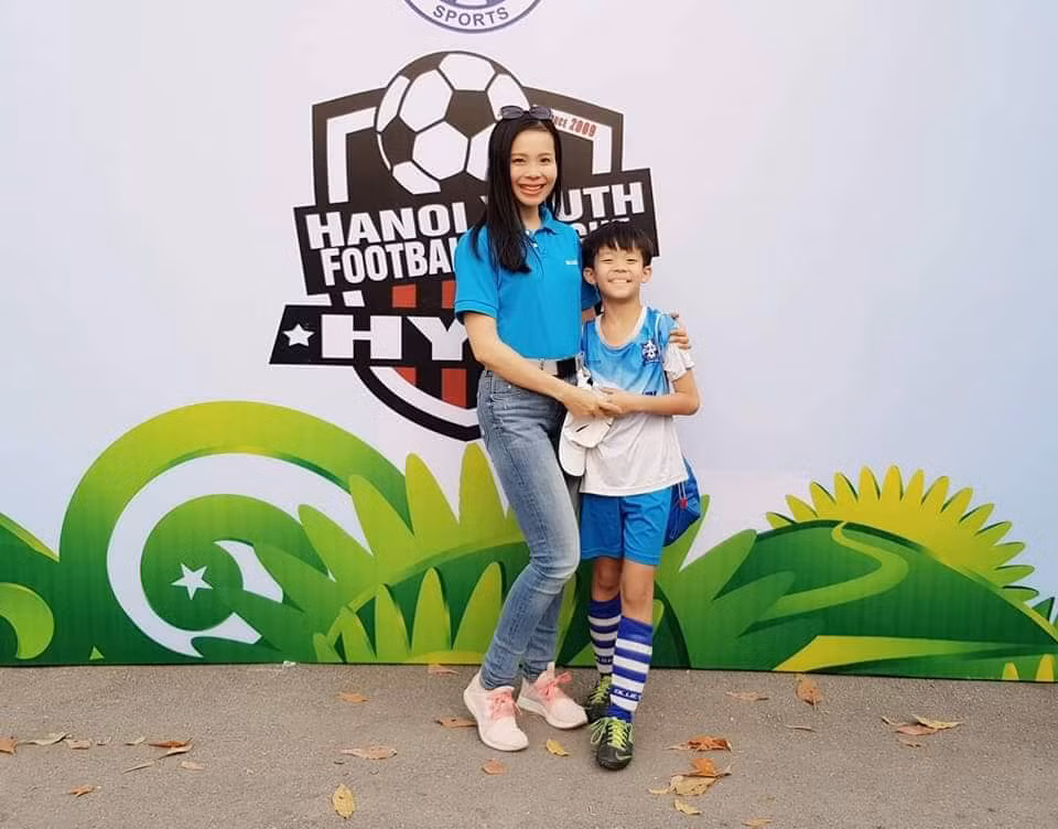 Hoc sinh bi bo quen tren xe, be trai Ha Noi bat ngo song sot