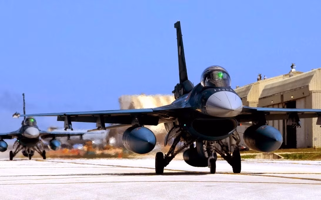 Bộ Quốc phòng Nhật Bản (MoD) mới đây đã tiết lộ với IHS Jane's kế hoạch thay thế các máy bay tiêm kích F-2 của Lực lượng phòng vệ trên không Nhật Bản (JASDF) được phát triển từ những năm 1990, sản xuất những năm 2000.