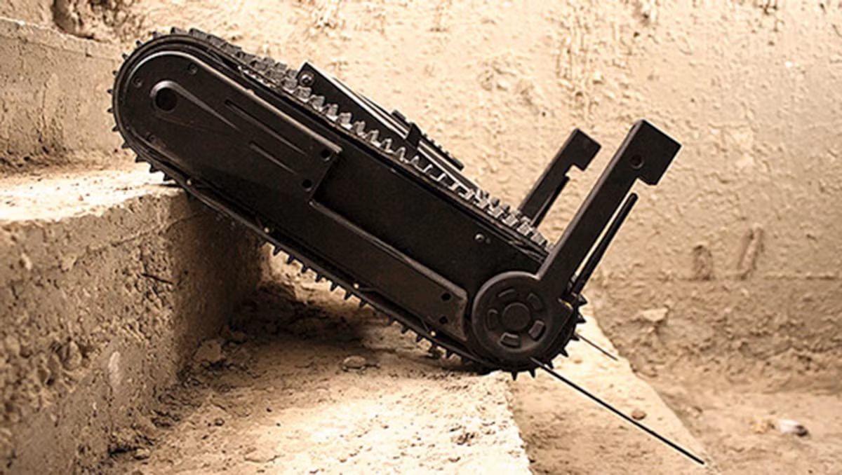 Đặc biệt, với hệ thống nhận biết vật cản thông minh, robot chiến đấu Dogo có thể tự điều chỉnh các chế độ hoạt động và tính toán đường đi tối ưu. Thậm chí khi phát hiện cầu thang, Dogo sẽ tự động tính toán và chuyển chế độ leo cầu thang mà không cần sự hỗ trợ của người điều khiển.