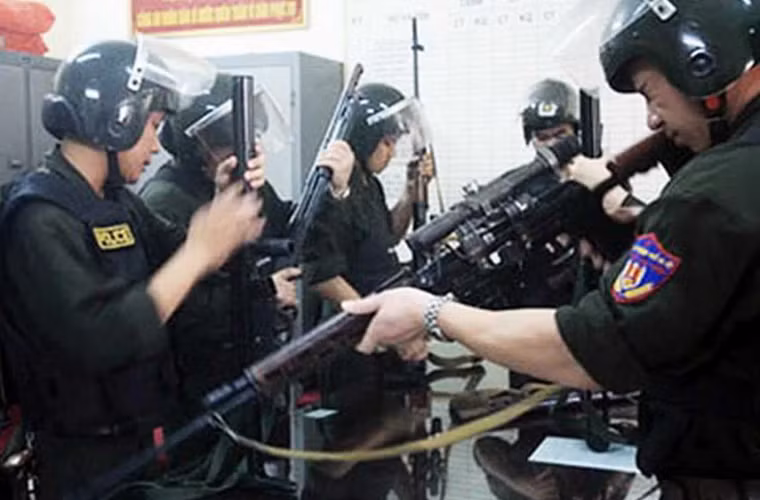 Huyền thoại SVD Dragunov là súng bắn tỉa bán tự động do Liên Xô chế tạo ra đời từ thập niên 1960, và nó góp mặt trong nhiều điểm nóng trên thế giới kể từ khi trang bị chính thức vào năm 1963 tới nay và là súng bắn tỉa tiêu chuẩn trong QĐNDVN.