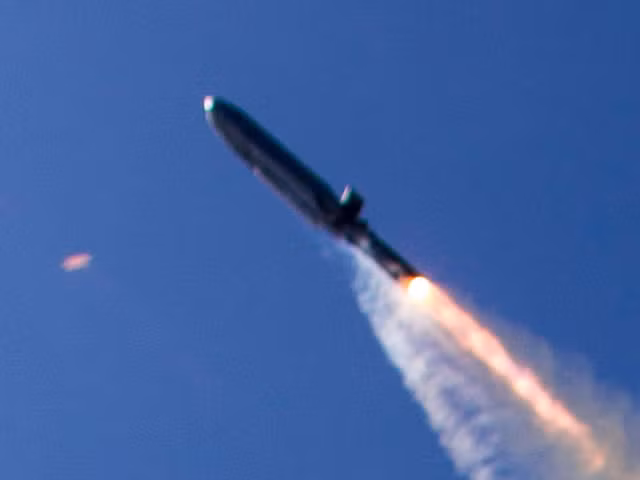 Điểm nổi bật của tên lửa LRASM là hệ thống dẫn hướng rất độc đáo. Không giống như các tên lửa chống tàu hiện tại, LRASM có thể nhắm mục tiêu một cách độc lập mà không cần sự hỗ trợ trước của các thông tin tình báo hay các phương tiện hỗ trợ khác.