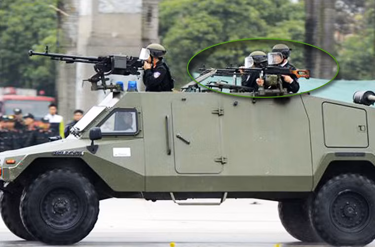 Đại liên PKMS thường được gắn trên xe bọc thép RAM 2000 MK3 của lực lượng Cảnh sát Cơ đông Việt Nam, chúng thường được gắn ở hai bên hông xe để tăng cường hỏa lực cùng với đại liên hạng năng DShK phía trước xe.