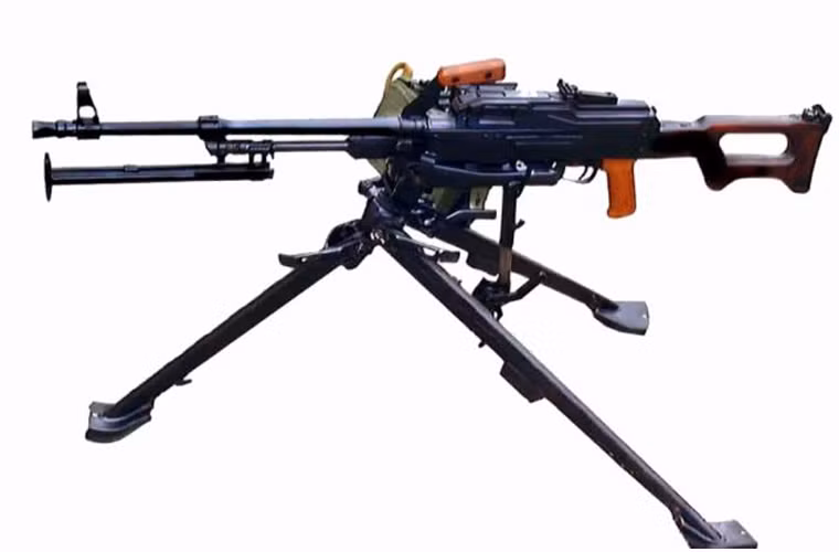 Súng sử dụng loại đạn 7,62x54mmR, đây cũng là loại đạn tiêu chuẩn của súng máy Việt Nam. Đạn có sức xuyên phá khá tốt. PKMS sử dụng nạp đạn từ dây băng chứa trong hộp tiếp đạn có cơ số 100, 200 hay 250 viên, tốc độ bắn 650phát/phút, sơ tốc đầu nòng đạt 825m/s.