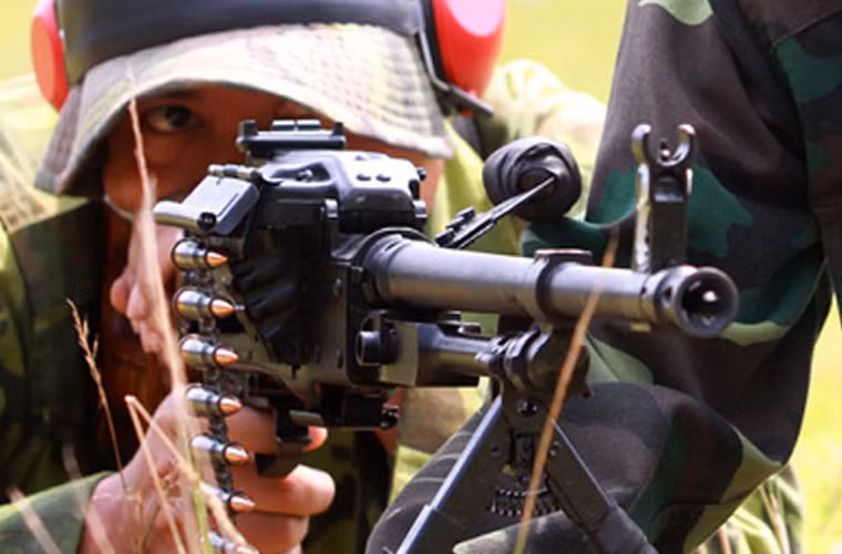 Đại liên PKMS có nòng súng có thể dễ dàng thay thế trong môi trường tác chiến khốc liệt mà không phải tháo rời súng. Đây là vũ khí có uy lực mạnh thứ 2 của Cảnh sát Cơ động sau đại liên hạng nặng DShK có cỡ nòng 12,7mm.