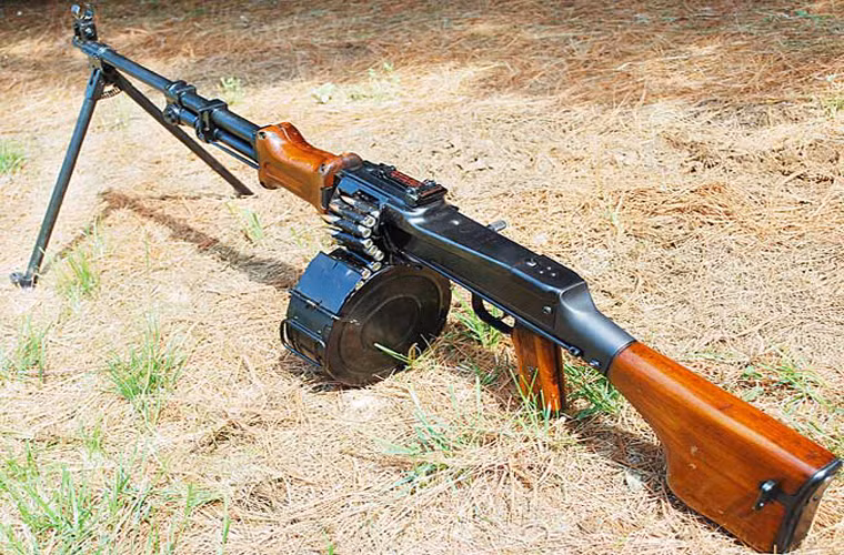 Thông số kỹ thuật của súng với trọng lượng 6,6kg, chiều dài súng 1.037mm, nòng dài 520mm. Cỡ nòng 7,62mm, Súng sử dụng chung loại đạn 7,62 x 39mm giống như AK47, CKC, RPK, tốc độ bắn 650 phát/phút. Sơ tốc đầu nòng đạt 735m/s.