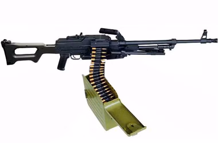 PKMS là phiên bản hiện đại hóa của dòng súng máy nổi tiếng PK, PKM do Liên Xô thiết kế. Điểm nổi trội là trọng lượng súng giảm, nhưng tính năng chiến đấu lại tăng lên. Ngoài giá hai chân gắn vào thân súng, súng còn có khớp để lắp lên xe bọc thép.