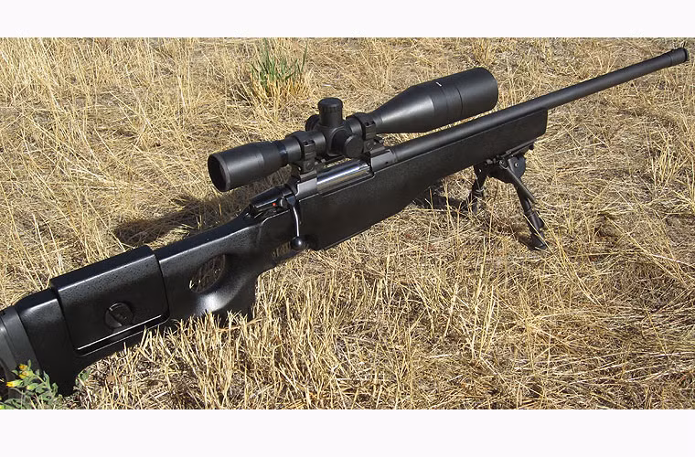 Trọng lượng rỗng khi chưa lắp đạn là 5,8kg, chiều dài 1.220mm, nòng súng dài 660mm, cỡ nòng 7,62mm. Hộp tiếp đạn 4 viên, hoặc 10 viên dùng cỡ đạn 7,62x51mm, tầm bắn hiệu quả 1.000m, loa che lửa đầu nòng giúp giảm 30% độ giật, Súng trang bị ống giảm thanh và kính ngắm quang học.