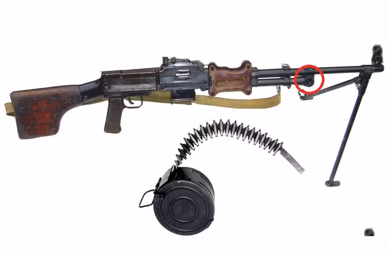 Cũng giống như đại liên hạng nặng DShK và đại liên PKMS, trung liên RPD cũng được gắn lên xe bọc thép chuyên dụng RAM 200 MK3 của lực lượng Cảnh sát Cơ động Việt Nam.