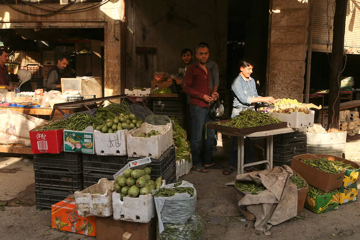 Nhiều người dân ở Đông Ghouta phải "tự cung tự cấp", nhưng sản lượng và các loại rau củ tự trồng vẫn chưa cung cấp đủ theo nhu cầu.