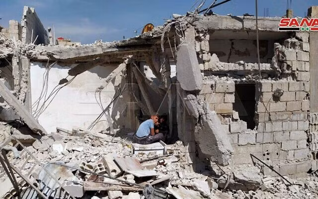 Ngoài ra, Đài Phát thanh và Truyền hình Nhà nước Iran cũng dẫn lời một “nguồn tin cao cấp” nói rằng, họ phủ nhận tin đồn tướng Hajizad đã chết trong cuộc không kích của Israel. Trên thực tế, đây không phải là lần đầu tiên Hajizad “hy sinh”, tin đồn về cái chết của Hajizad thường diễn ra sau các cuộc không kích của Israel.