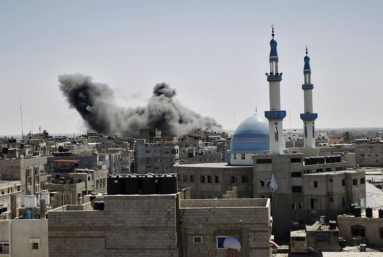 Cũng vào ngày 1/5, theo thông tin từ tờ Jerusalem Post của Israel, Không quân nước này đã tổ chức một cuộc không kích dữ dội vào một kho vũ khí tại tỉnh Holms ở miền tây Syria và đã gây ra một "vụ nổ hàng loạt", gây nhiều thiệt hại cho phía Syria.