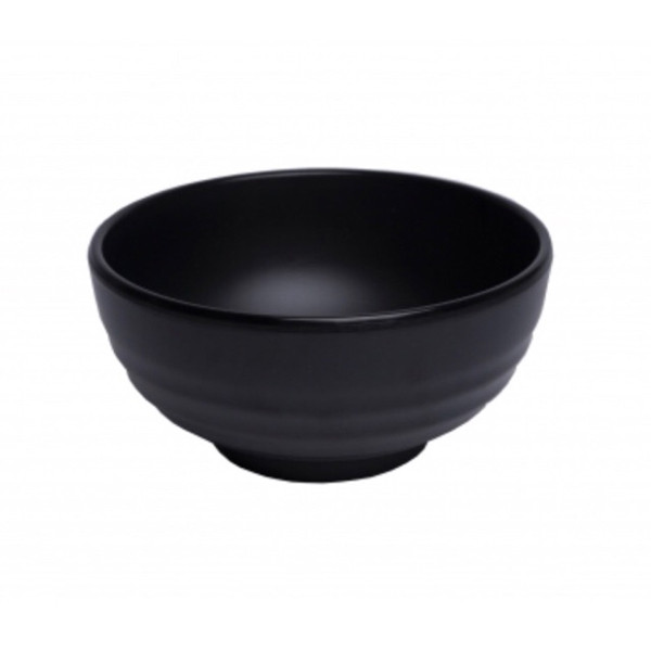 Dù rất bắt mắt, đa dạng về kiểu dáng song dùng bát giả sứ tiềm ẩn nhiều mối nguy sức khỏe. Được biết, bát đĩa giả sứ thường được làm từ chất liệu nhựa melanine hay còn gọi là nhựa melamine formaldehyde. Nhựa melamine được tạo thành từ phản ứng trùng ngưng giữa melamine và formaldehyde ở nhiệt độ cao.