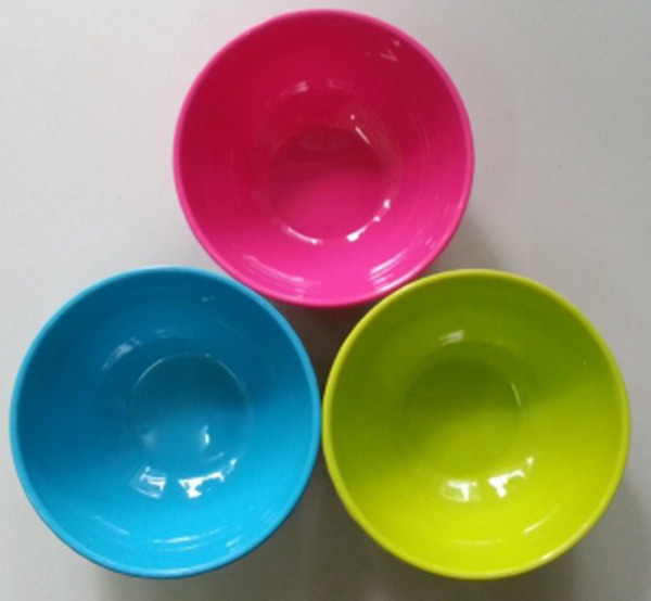 Bình thường, bộ đồ ăn bằng nhựa melamine chất lượng sẽ không giải phóng formaldehyde và các chất độc hại khác. Chúng an toàn khi nhiệt độ sử dụng dao động từ -20°C đến 120°C. Có thể nói, nhựa melamine không độc hại ở nhiệt độ phòng.