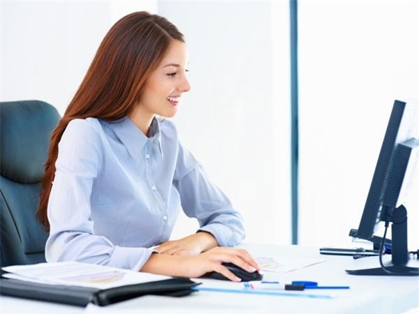 Cách thứ ba để giảm mỡ bụng triệt để là giảm thời gian ngồi. Nhiều công việc có đặc thù ngồi thời gian dài. Ngồi lâu không chỉ ảnh hưởng sức khỏe mà còn khiến kích thước vòng bụng ngày càng to, đặc biệt là ngồi liên tục sau ăn.