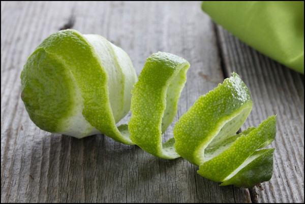 Không chỉ vậy, thói quen ngửi trái cây họ cam quýt còn giúp bạn giảm ham muốn với đồ ngọt, đồ ăn vặt không có lợi cho chế độ ăn lành mạnh, giữ dáng.