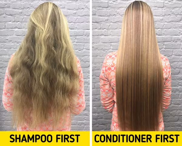 Với người tóc dầu, bạn không nên gội đầu rồi mới dùng dầu xả. Hãy thử phương pháp “gội đầu ngược”, tức là xả rồi mới dùng dầu gội. Bằng cách áp dụng mẹo vặt cho phụ nữ này, bạn vừa có thể làm sạch và dưỡng ẩm cho tóc, vừa tránh được tình trạng tóc bóng dầu.