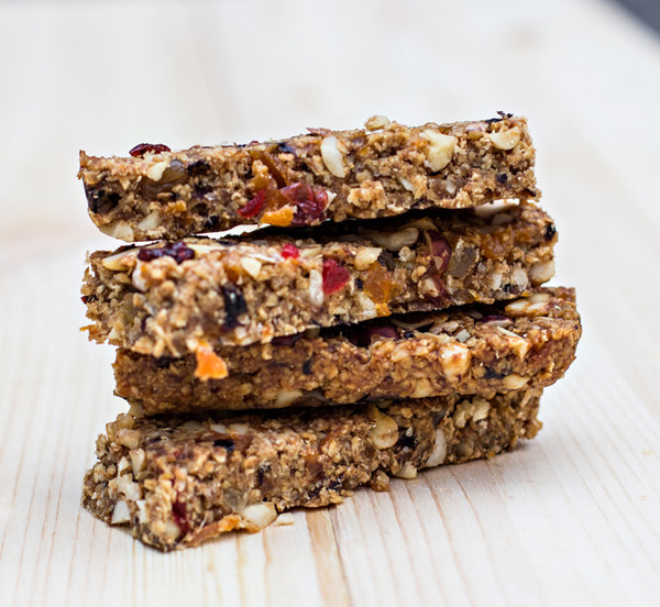 Thanh năng lượng thể thao. Cuộc sống bận rộn khiến nhiều người không có thời gian nấu ăn. Xuất phát từ thực tế này, nhà sản xuất cho ra mắt các thanh năng lượng thể thao. Chúng được giới thiệu là thực phẩm lành mạnh, đáp ứng nhu cầu dinh dưỡng, giữ dáng của người dùng.