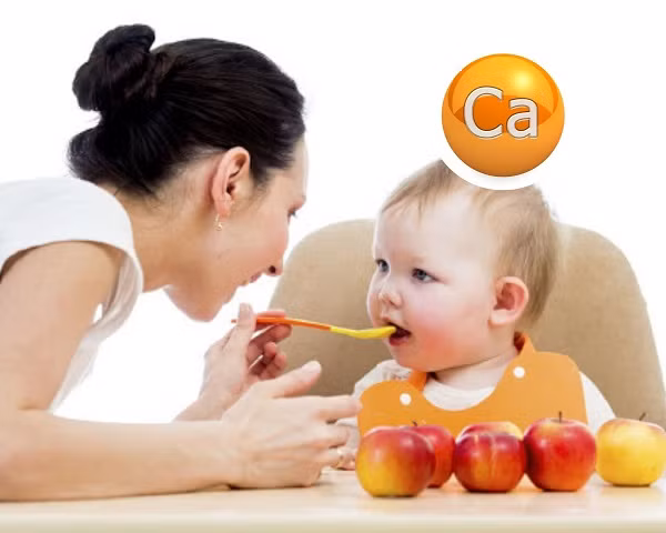 Lưu ý, các chế phẩm canxi khác nhau sẽ được uống ở các thời điểm khác nhau. Một số nên dùng ba lần một ngày. Không nên uống canxi vào buổi tối, bởi sẽ khiến cho quá trình vận chuyển canxi đến xương bị chậm lại và dẫn đến tình trạng gây trằn trọc, mất ngủ. Mời độc giả xem thêm video: Bổ sung canxi quá liều, bé 9 tháng tuổi thận đầy sỏi. (Nguồn: VTC14)