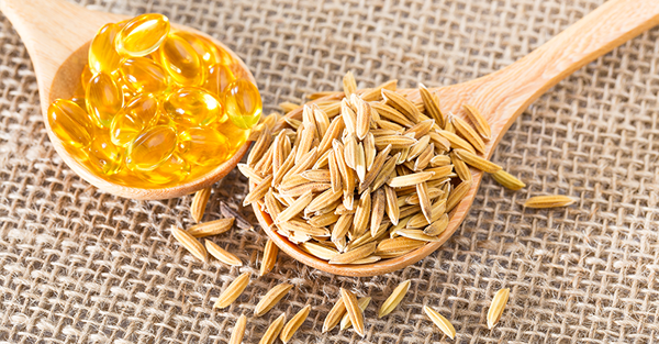 Oryzanol có nhiều trong dầu cám gạo từ 1 – 2%, nó là dạng hỗn hợp giữa các este axit ferulic và phytosterol. Ngoài ra, oryzanol còn được tìm thấy trong cám mì, lúa mạch, một số trái cây và rau cải nhưng ở mức độ thấp hơn nhiều so với dầu cám gạo.