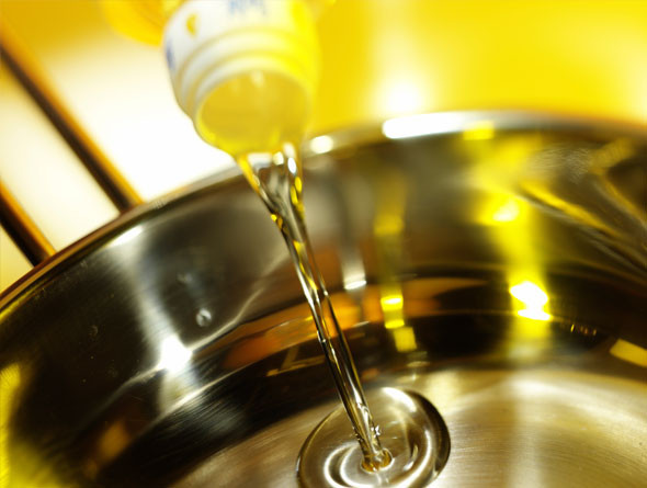  4. Thực phẩm giàu Omega-6 Sự mất cân bằng của các axit béo omega-6 và omega-3 đẩy cơ thể vào tình trạng viêm, có thể làm trầm trọng thêm mức độ nghiêm trọng của mụn. Ngược lại, việc bổ sung axit béo omega-3 làm giảm mức độ viêm và mức độ nghiêm trọng của mụn trứng cá.