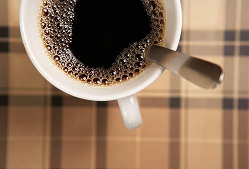  Cafein Là một thành phần trong cà phê và một số thực phẩm và đồ uống khác, cafein cho bạn một sự cứu trợ nhẹ. Nó cũng có thể giúp cơ thể hấp thụ một số thuốc đau nửa đầu nhanh hơn. Nhưng tránh để lệ thuộc vào cafein có thể dẫn đến các triệu chứng mệt mỏi và đau đầu hơn.