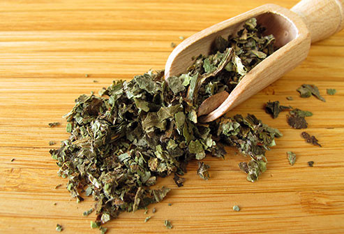  Cây bơ gai (butterbur) Cây bơ gai từ lâu đã được sử dụng để điều trị đau. Các nghiên cứu cho thấy chiết xuất từ lá cây này làm giảm số lượng và cường độ đau đầu ở một số người.