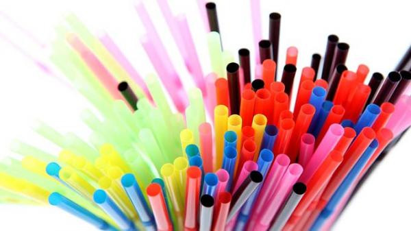 Việc này có thể tạo điều kiện cho vi khuẩn phát triển, gây hại cho hệ tiêu hóa nói riêng và sức khỏe người dùng nói chung. Ảnh tapchinuocduc.