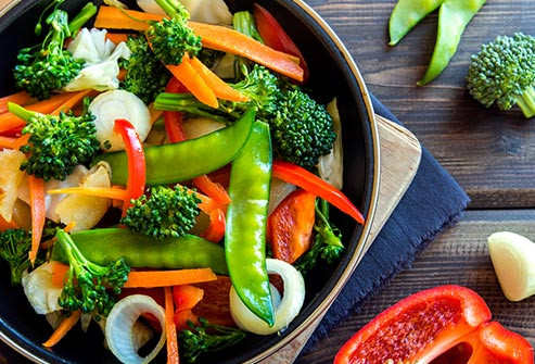  Phòng ngừa Những thói quen lành mạnh tương tự đối xử với gan nhiễm mỡ có thể làm giảm nguy cơ mắc bệnh, như luyện tập thể dục đều đặn, ăn một chế độ ăn bổ dưỡng, với chất béo tốt và nhiều rau, trái cây và ngũ cốc nguyên hạt. Hạn chế rượu. Những chiến lược này cũng giúp bạn tránh được các vấn đề khác, như béo phì, tiểu đường và bệnh tim.