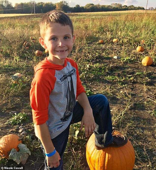 Không có biểu hiện chấn thương hoặc rách động mạch, các bác sĩ tin rằng đó là do phản ứng viêm của cơ thể đối với một căn bệnh do virus gây ra.