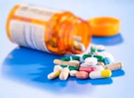  Thuốc Một số loại thuốc nhất định như thuốc kháng sinh tetracycline và doxycycline làm mất màu răng khi dùng cho trẻ có răng đang phát triển. Nước súc miệng có chứa chlorhexidine và cetylpyridinium chloride cũng có tác hại tương tự.