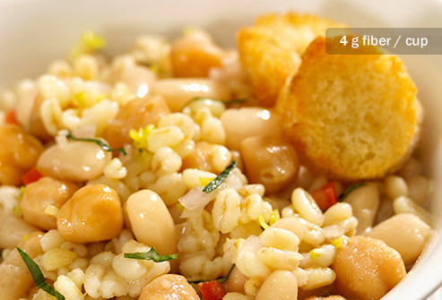  Farro Một loại lúa mì cổ xưa phổ biến ở Ý có hương vị rất hấp dẫn và kết cấu bột khá dai. Hãy thử nó thay vì gạo hoặc khoai tây, bạn sẽ có lượng tinh bột giàu chất xơ, protein và canxi.