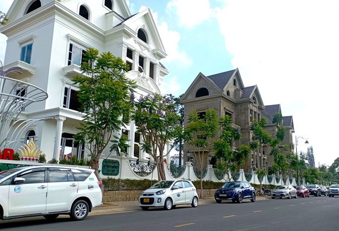 Ai đứng sau Cty quốc tế Năm Sao Đà Lạt xây biệt thự không phép? Ai dung sau Cty quoc te Nam Sao Da Lat xay biet thu khong phep?