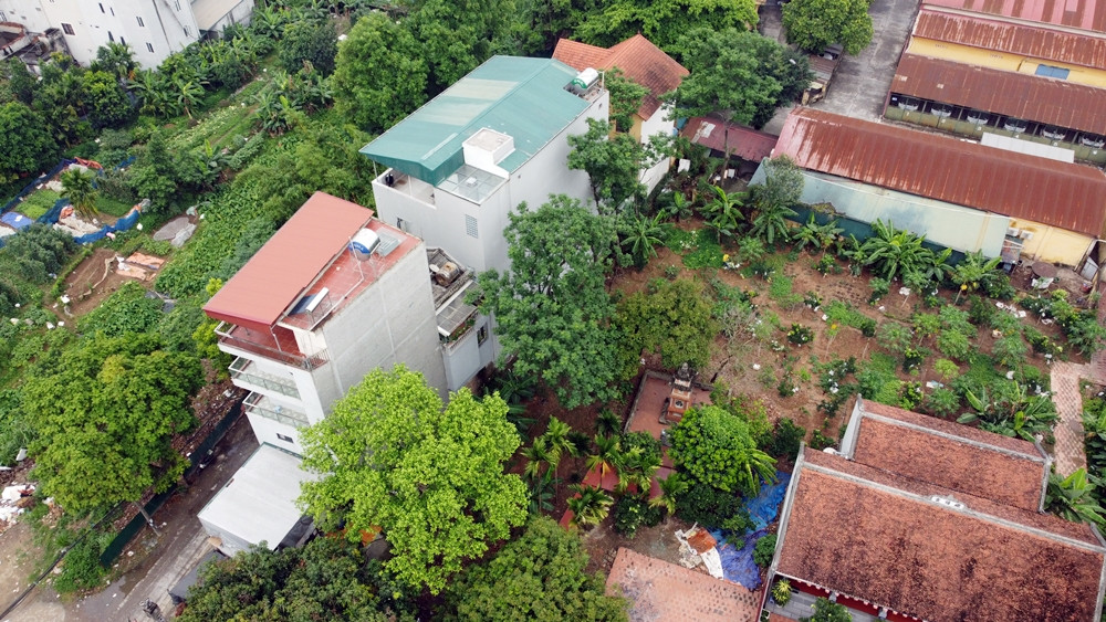 Đối chiếu quy định tại điểm a khoản 3 Điều 22 Nghị định 43/2014/NĐ-CP ngày 15/5/2014, UBND phường Đại Mỗ kiến nghị các cấp có thẩm quyền cho gia đình bà Hiền sử dụng và giữ nguyên hiện trạng đến khi Nhà nước thực hiện thu hồi đất để thực hiện dự án.