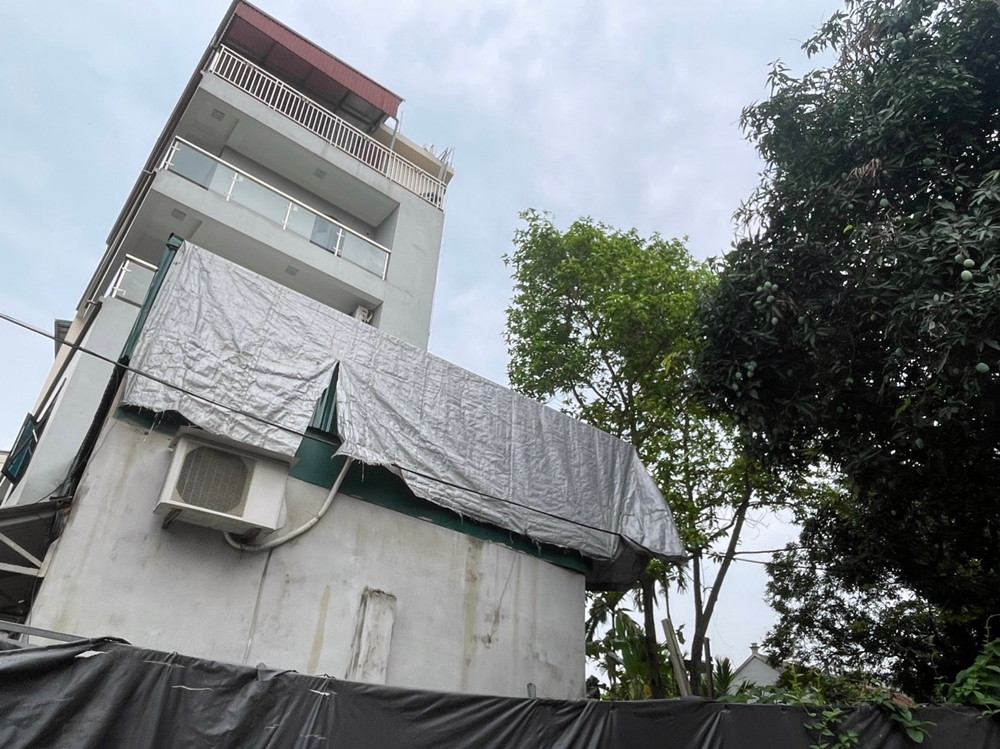 Trong báo cáo, UBND phường Đại Mỗ khẳng định: "UBND xã Đại Mỗ trước đây và UBND phường Đại Mỗ hiện nay không xác nhận bất cứ hồ sơ liên quan gì đến việc sử dụng đất của các hộ tại khu vực chùa Linh Thông. Đặc biệt là phần đất của gia đình bà Đỗ Thị Hiền".