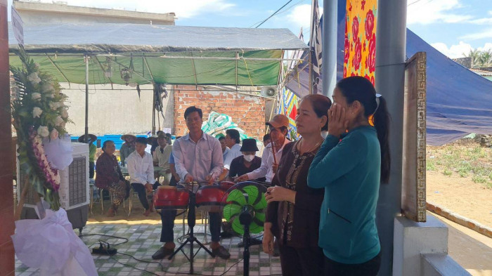 Xót xa gia cảnh vụ bé gái vặn tay ga khiến 3 người tử vong - Hình 3 Xot xa gia canh vu be gai van tay ga khien 3 nguoi tu vong-Hinh-3