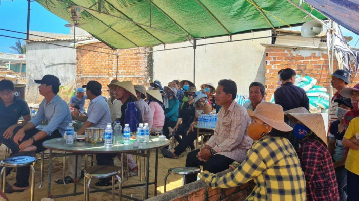 Xót xa gia cảnh vụ bé gái vặn tay ga khiến 3 người tử vong - Hình 2 Xot xa gia canh vu be gai van tay ga khien 3 nguoi tu vong-Hinh-2