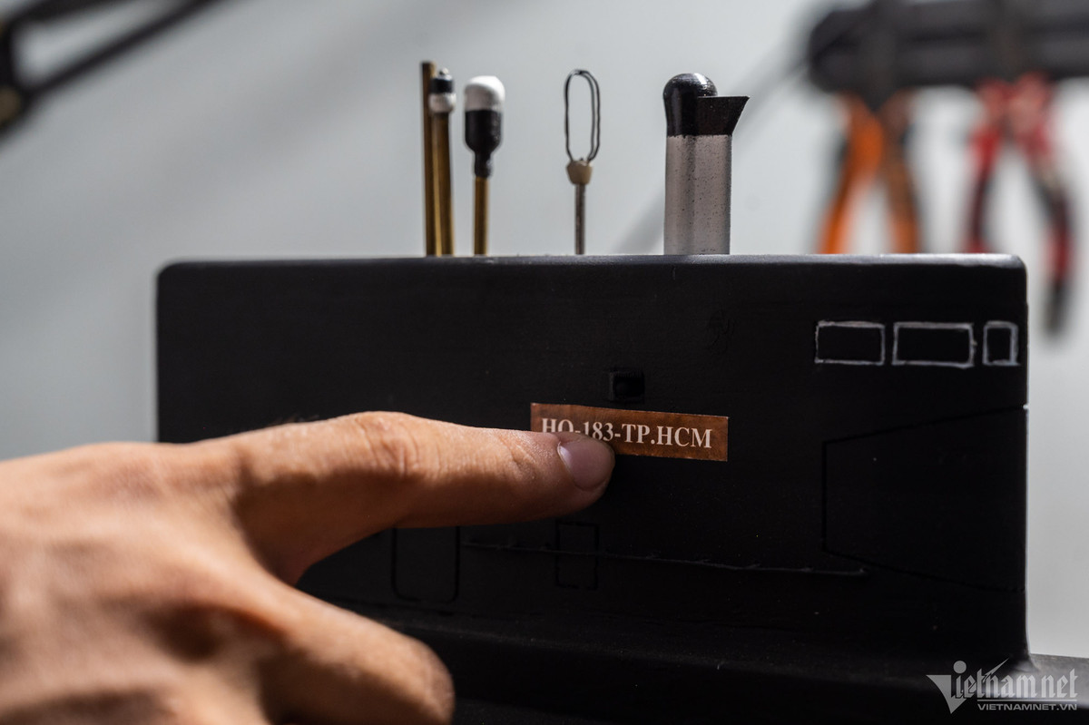 Con tàu mang số hiệu “183-TP.HCM” lấy cảm hứng từ hình ảnh tàu ngầm lớp Kilo 636 của Việt Nam.