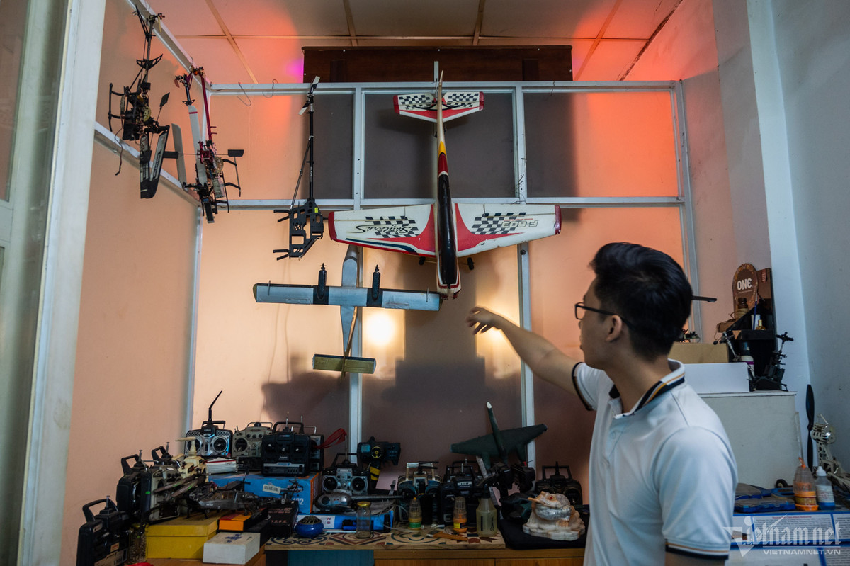 Bên cạnh thành công mới nhất là mô hình tàu ngầm, Phú còn chế tạo nhiều mô hình máy bay, chim bay (dạng khác là dơi bay, bướm bay) điều khiển từ xa. Để thỏa mãn đam mê của mình, cậu bạn bắt tay chế tạo nhiều mô hình hơn có độ khó và có kích thước lớn hơn như mô hình tàu thám hiểm sâu dưới nước...