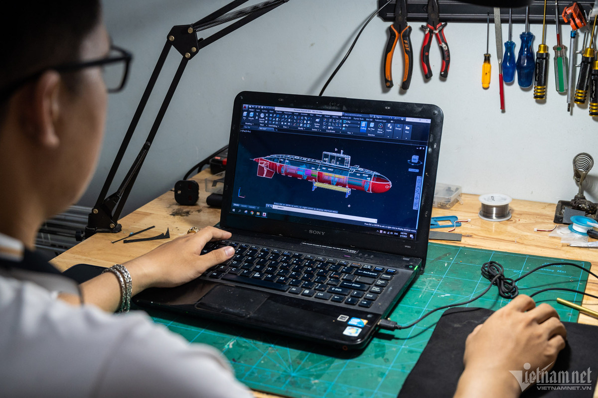 Trong quá trình chế tạo, bước đầu tiên là lên bản vẽ thiết kế 3D. Muốn con tàu có thể vận hành thì bản vẽ cần chi tiết và đạt độ chính xác.