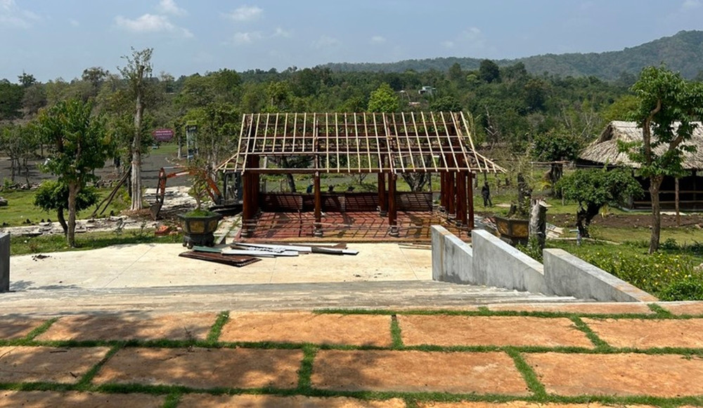 Theo tiến độ, cùng ngày sẽ tháo dỡ xong hai công trình. Còn khu nhà kho, trong ngày 21/5 cũng sẽ được tháo dỡ theo quy định. (Ảnh: Pháp luật TP.HCM).