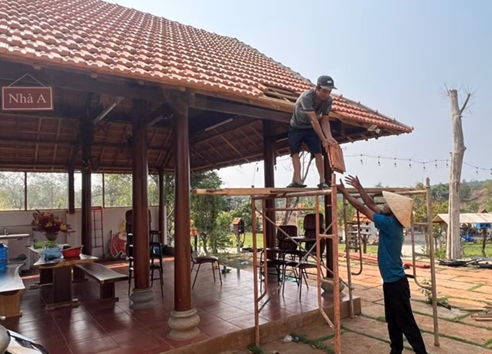 Đến ngày 20/5, ông Vĩ đã tự nguyện tháo dỡ nhiều công trình nhà ở (5/8 công trình sai phạm). (Ảnh: Đại Đoàn Kết).