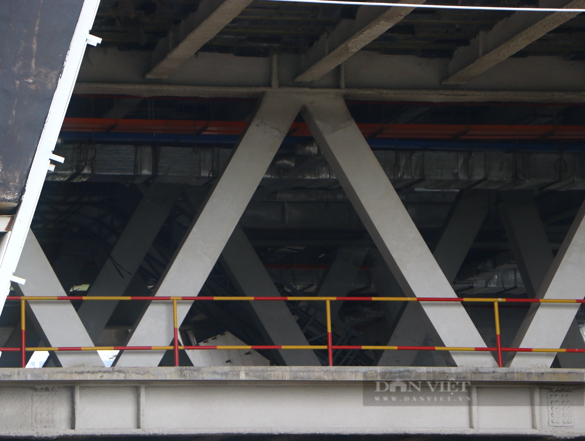 Theo báo Tiền Phong, Chủ tịch HĐND TP.HCM Nguyễn Thị Lệ bày tỏ xót xa vì sự lãng phí thời gian, tiền bạc và sự kỳ vọng của người dân đối với công trình này. Bà Lệ đề nghị Ban Dân dụng và Công nghiệp và các đơn vị liên quan làm rõ nguyên nhân chậm trễ và phương án giải quyết. (Ảnh: Dân Việt).