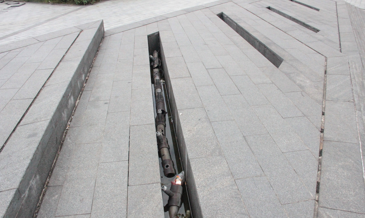 Hệ thống dàn nhạc nước trị giá nhiều tỷ đồng cũng bị hoang phế. (Ảnh: Sức khỏe &amp; Đời sống).